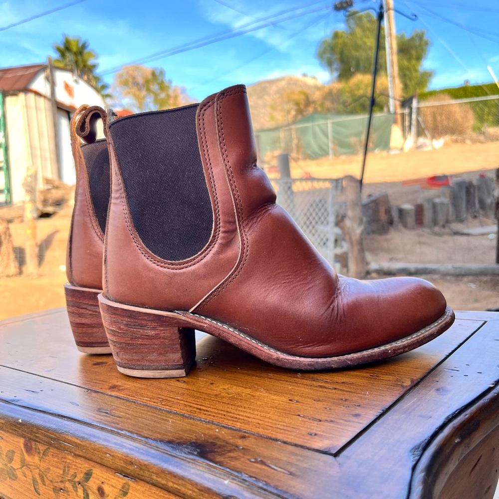 Women’s heritage redwings